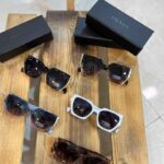 عینک پرادا کنار طلایی