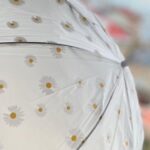 چتر سفید گلدار زیبا