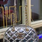 کیف شنل دوزی شده نقره ای