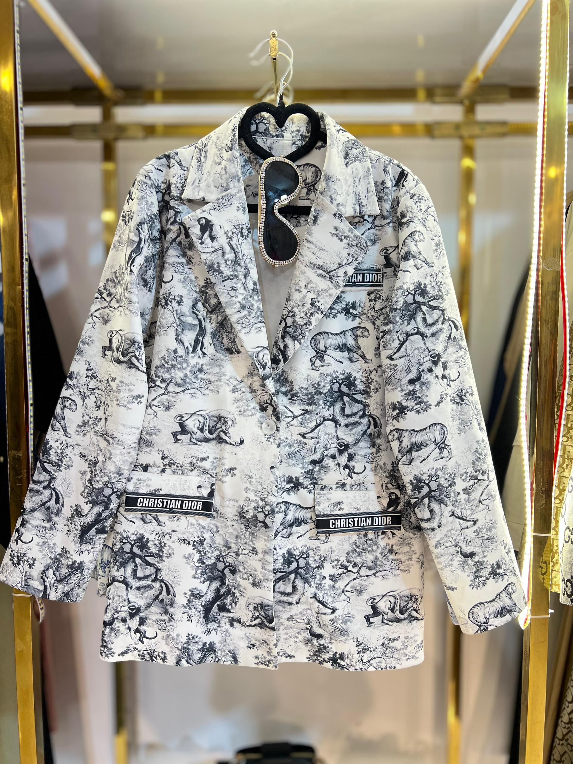 7712a33f-2943-4d83-89b8-113092e324dd کت وارداتی کریستین دیور565656 - Image 1